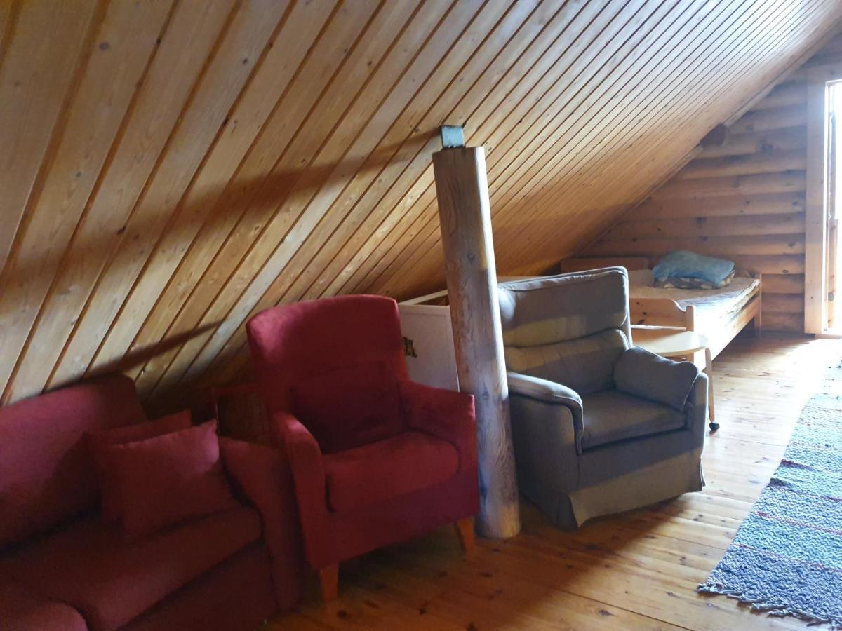 Viihtyisae Hirsimoekki Jaerven Rannalla Siikainen Exterior photo