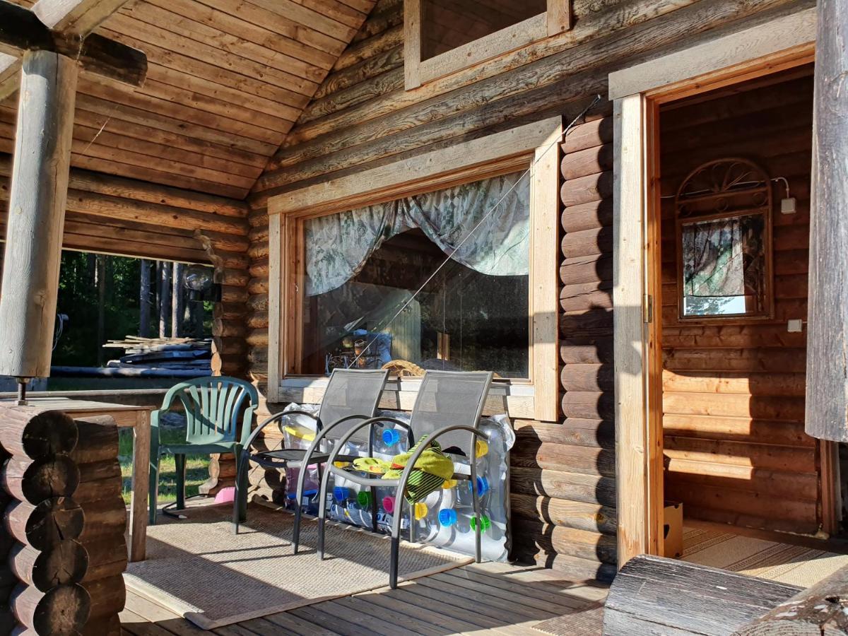Viihtyisae Hirsimoekki Jaerven Rannalla Siikainen Exterior photo