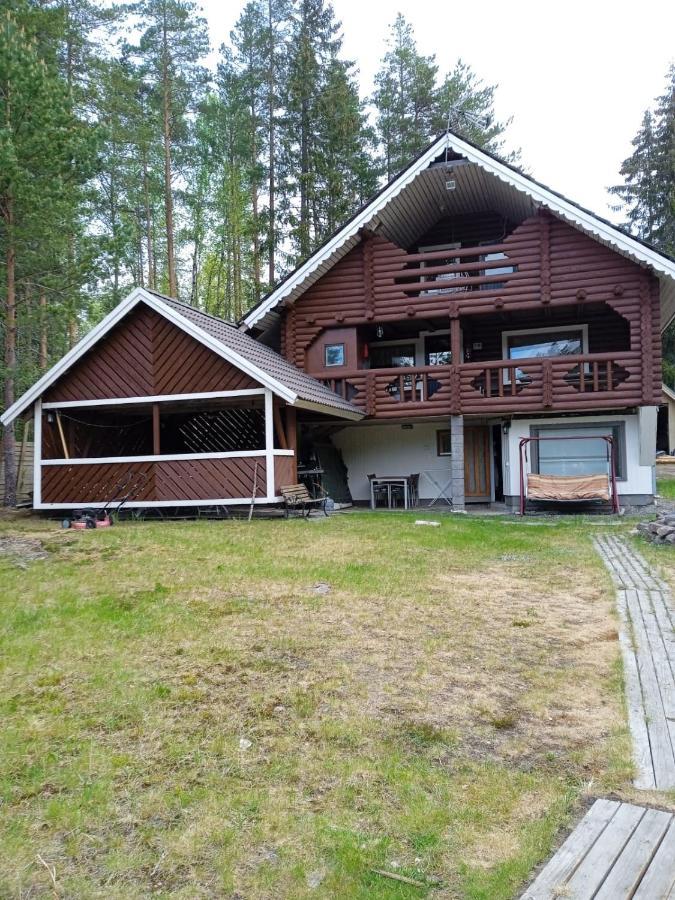Viihtyisae Hirsimoekki Jaerven Rannalla Siikainen Exterior photo