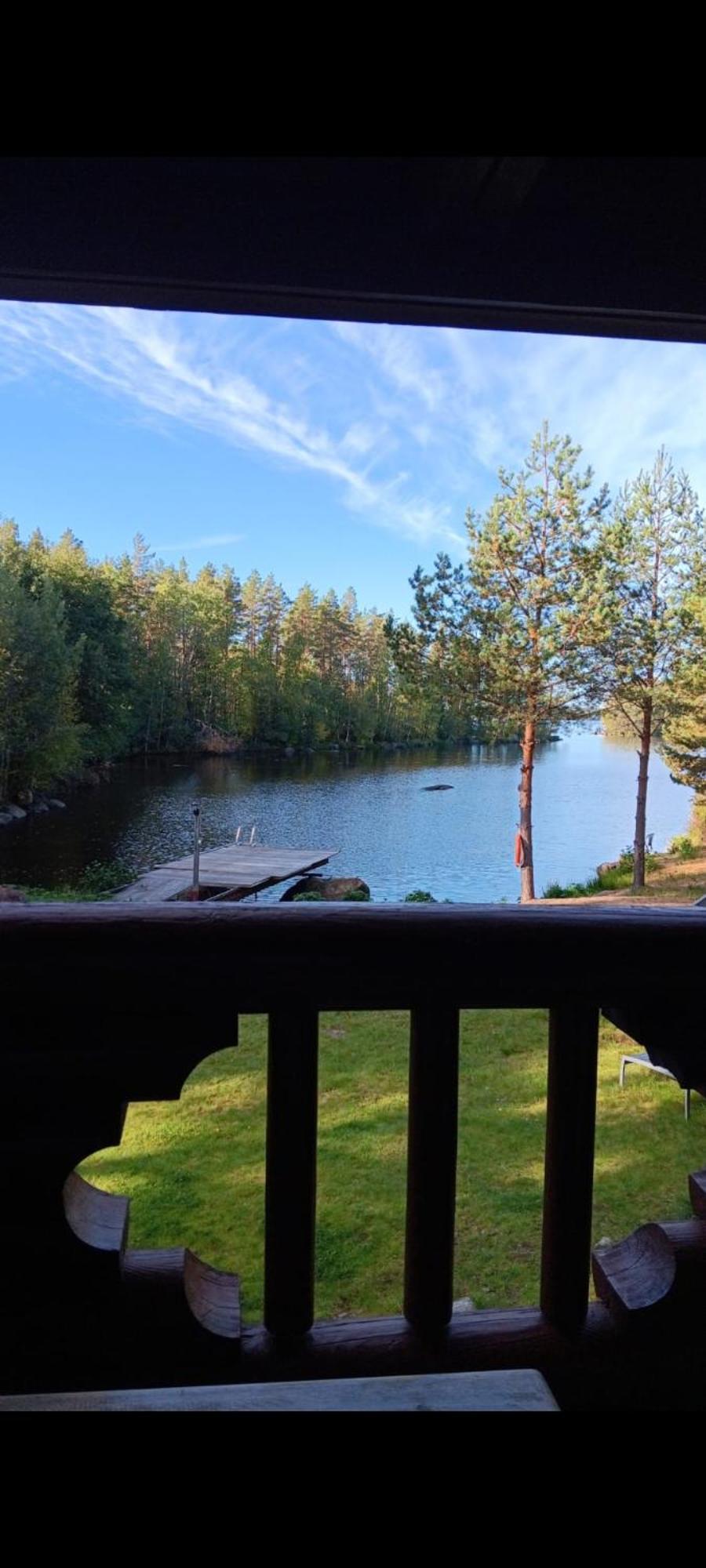 Viihtyisae Hirsimoekki Jaerven Rannalla Siikainen Exterior photo